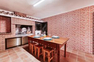 Reštaurácia alebo iné gastronomické zariadenie v ubytovaní Casa da Pedra