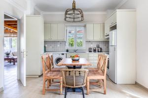 Η κουζίνα ή μικρή κουζίνα στο Artemis' Garden