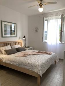 Llit o llits en una habitació de Lopud Sunset Apartment