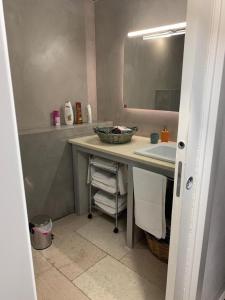 A kitchen or kitchenette at Dimora Le Zagare