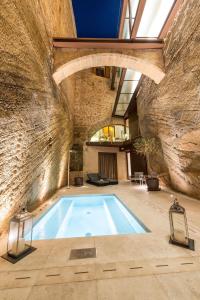 Bazén v ubytovaní Bordoy Mostatxins - Hotel Boutique Adults Only alebo v jeho blízkosti