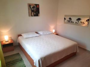 Postel nebo postele na pokoji v ubytování Apartments Niksa