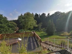 a view of a garden with a rainbow in the sky at Casa Foresta - minimalistisches 1-Raum Tiny House direkt am Wald in Wingst