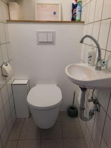 Vonios kambarys apgyvendinimo įstaigoje L Ô
