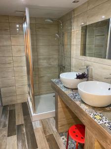 a bathroom with two sinks and a shower at Zielone walizki in Polanica-Zdrój