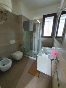 A bathroom at Villetta Torre Saracena