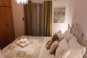 Postel nebo postele na pokoji v ubytování Apartment 95 m2, center of Sitia, WiFi, 350m beach
