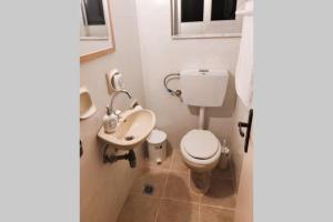 Koupelna v ubytování Apartment 95 m2, center of Sitia, WiFi, 350m beach