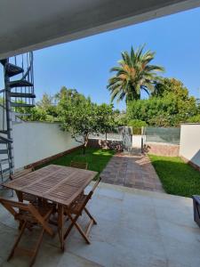 A garden outside Villetta Torre Saracena