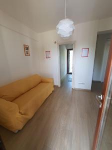 A seating area at Villetta Torre Saracena