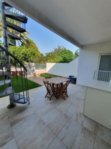 A balcony or terrace at Villetta Torre Saracena