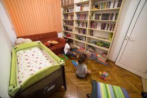 two children are playing in a room with bookshelves at Belivanovi B&B House in Veliko Tŭrnovo
