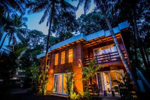 Tòa nhà nơi biệt thự tọa lạc