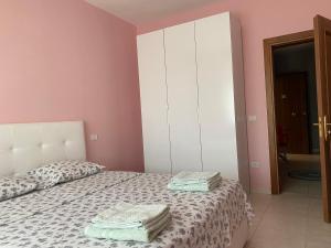 a bedroom with a bed with two towels on it at FRESKIA GOLEM in Golem