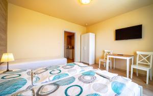 Posteľ alebo postele v izbe v ubytovaní Apartmány Karmon Park