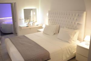 Voodi või voodid majutusasutuse Ariana Eco Suites Adults Only toas
