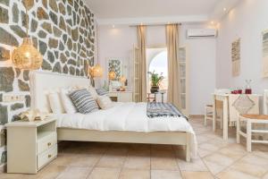 Posteľ alebo postele v izbe v ubytovaní GOLDEN COAST NAXOS