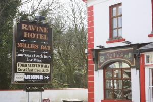 Certificato, attestato, insegna o altro documento esposto da Ravine Hotel