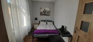 Postel nebo postele na pokoji v ubytování Kraków Chilli Hostel