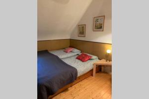 Postel nebo postele na pokoji v ubytování Vintage Apartment WOLF im Wadrilltal - Balkon Garten