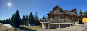 a large wooden house on top of a hill at Anielska Chatka Istebna in Istebna