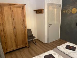 Postel nebo postele na pokoji v ubytování Kunstwerk AppARTement