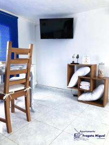Μια τηλεόραση ή/και κέντρο ψυχαγωγίας στο APARTAMENTO FRAGATA - LA GRACIOSA