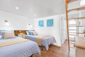 Posteľ alebo postele v izbe v ubytovaní ARGUINEGUIN, BUNGALOWS LOS CANARIOS + 24 fotografií