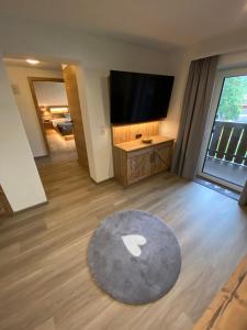 TV a/nebo společenská místnost v ubytování Tiroler Alpblick Appartements