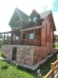 Bangunan di mana terletaknya rumah percutian