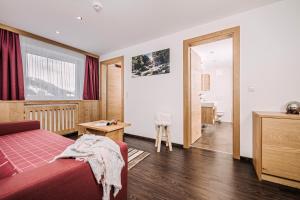 A bed or beds in a room at Hotel Kirchlerhof