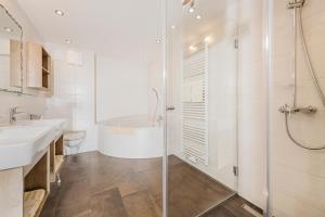 A bathroom at Hotel Kirchlerhof