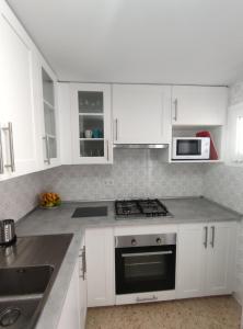 Kuchyňa alebo kuchynka v ubytovaní Precioso apartamento en la playa de Bellreguard