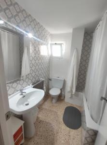 Kúpeľňa v ubytovaní Precioso apartamento en la playa de Bellreguard