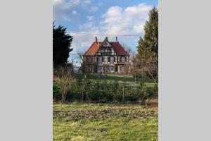 Zahrada ubytování Le Clos d’Azel - Le gîte du cocher avec piscine