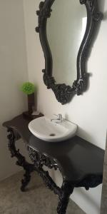 a bathroom with a sink and a mirror on the wall at Boel Boutique Suite en Guayaquil in Guayaquil