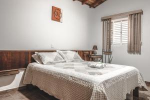 Ένα ή περισσότερα κρεβάτια σε δωμάτιο στο Hotel Chalés Cachoeira 3 Quedas