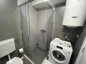 Ένα μπάνιο στο Apartment Diamond -modern and lovely seaside studio apartment +17 φωτογραφίες