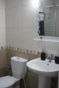 A bathroom at Apartment EL CARMEN in Los Cristianos