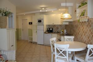 A kitchen or kitchenette at Apartment EL CARMEN in Los Cristianos