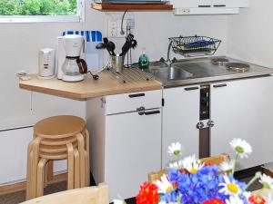 een keuken met een wastafel en een aanrecht bij 4 person holiday home in ESKILSTUNA in Eskilstuna