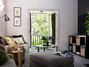 a living room with a couch and a table at Lucini Cottage in Hepburn Springs