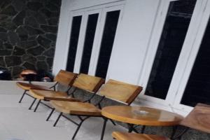 Posezení v ubytování S5 Guest House Yogyakarta