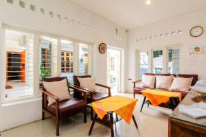 Posezení v ubytování S5 Guest House Yogyakarta
