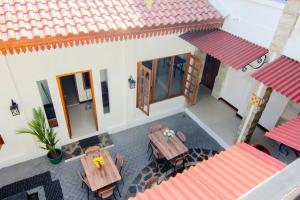 Balkón nebo terasa v ubytování S5 Guest House Yogyakarta