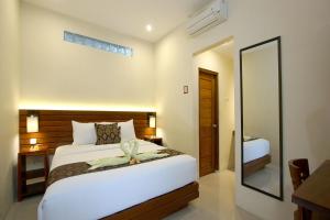 Postel nebo postele na pokoji v ubytování S5 Guest House Yogyakarta