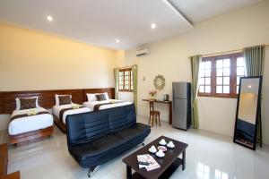 Postel nebo postele na pokoji v ubytování S5 Guest House Yogyakarta
