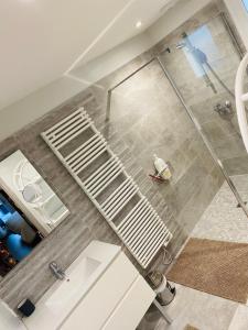 an overhead view of a shower in a bathroom at MAISON GANTTIPIENEA in Ahetze