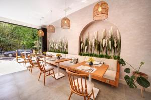 A seating area at The Pearl Suites