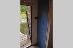 Fotografia z galérie ubytovania heather hut, off-grid cottage on a pond+2 ha v destinácii Darżkowo